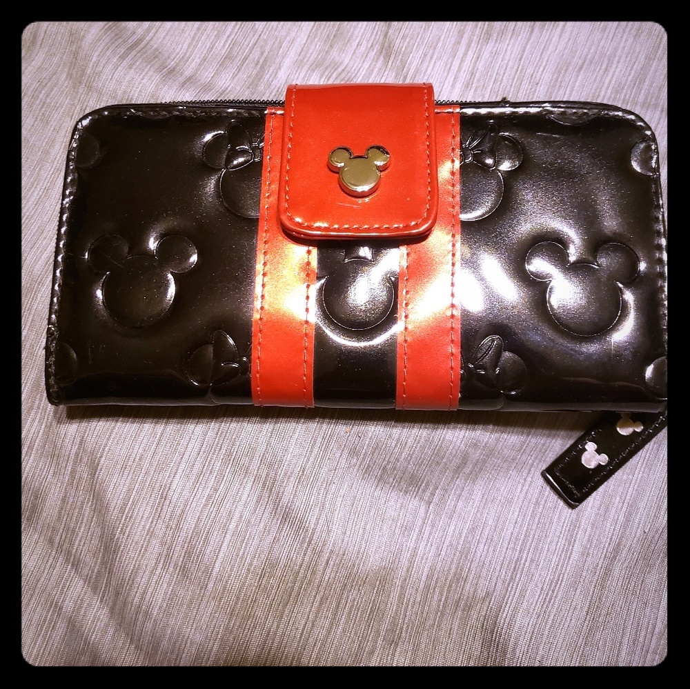 Loungefly Minnie Mouse wallet
